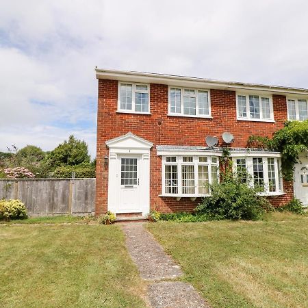 1 Westwood Close Каус Екстериор снимка